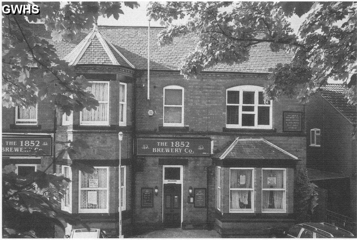 17-079 The 1852 Brewery Co in Station Road Wigston Magna was the Railway Hotel built around 1870