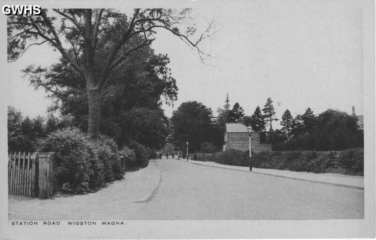 23-711 Station Road Wigston Magna - W R Roberts Post Card 