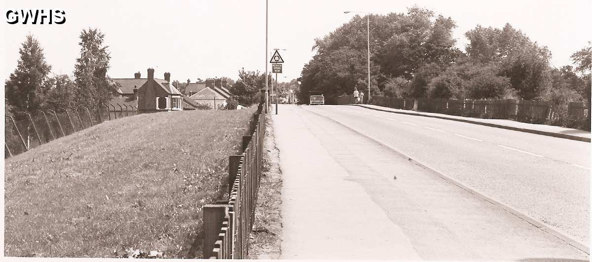 24-135 Spion Kop bridge Station Road looking towards Wigston Magna