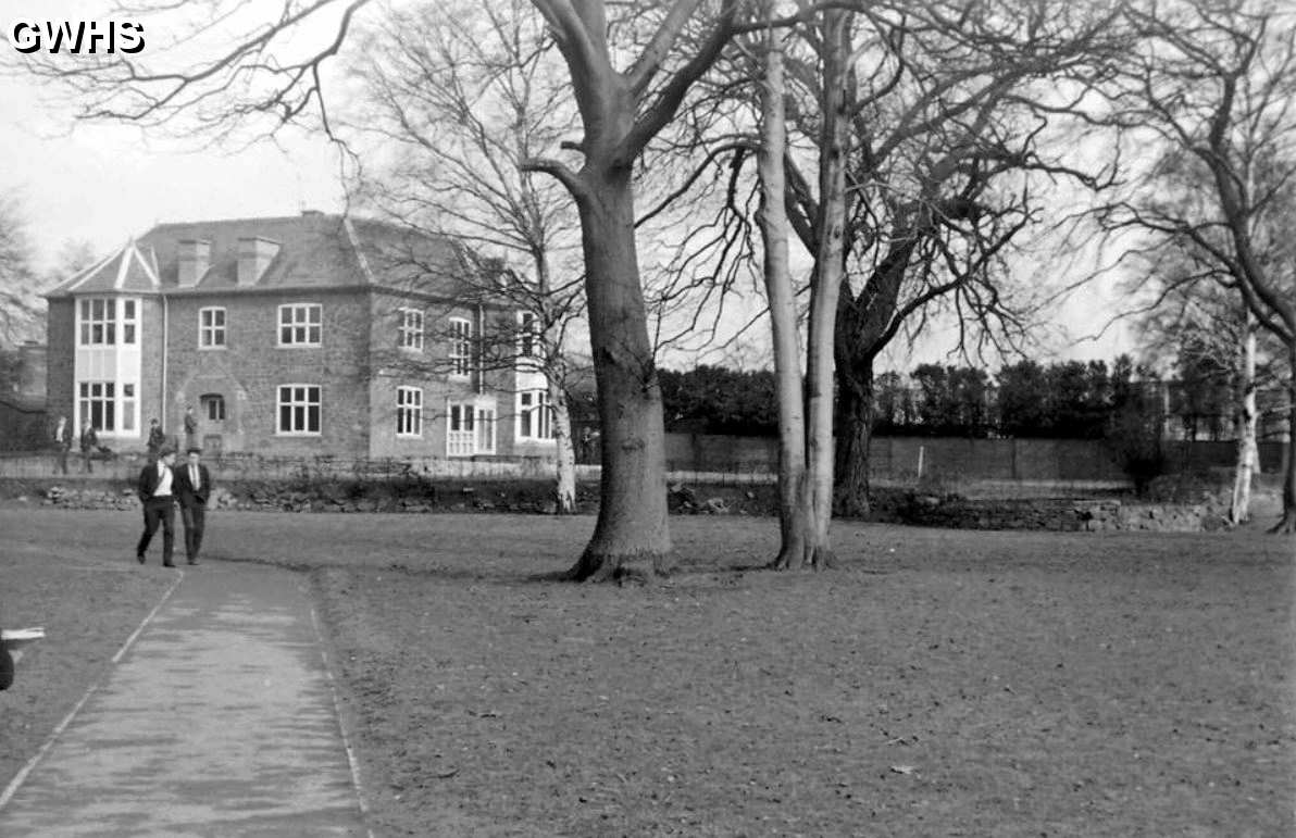 30-763 Abington House Station Road Wigston Magna when it was used by Guthlaxton School..1960's