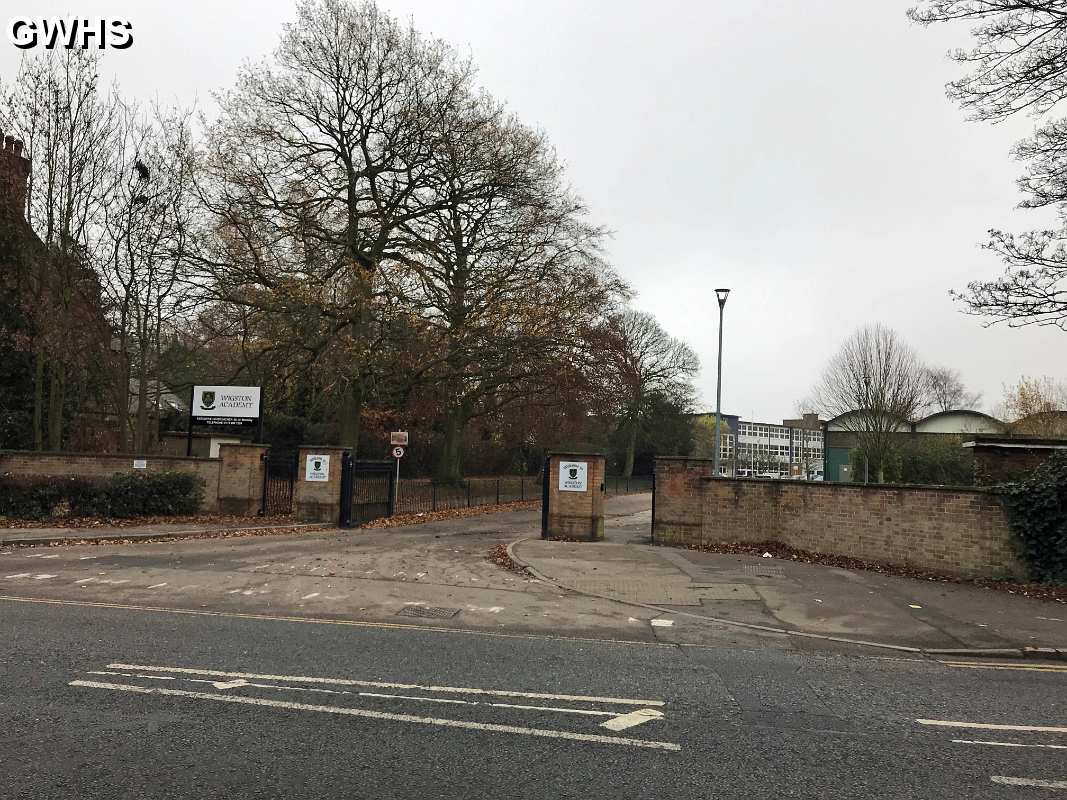 34-334 Entrance to Wigston Academy Station Road Wigston Magna 2018