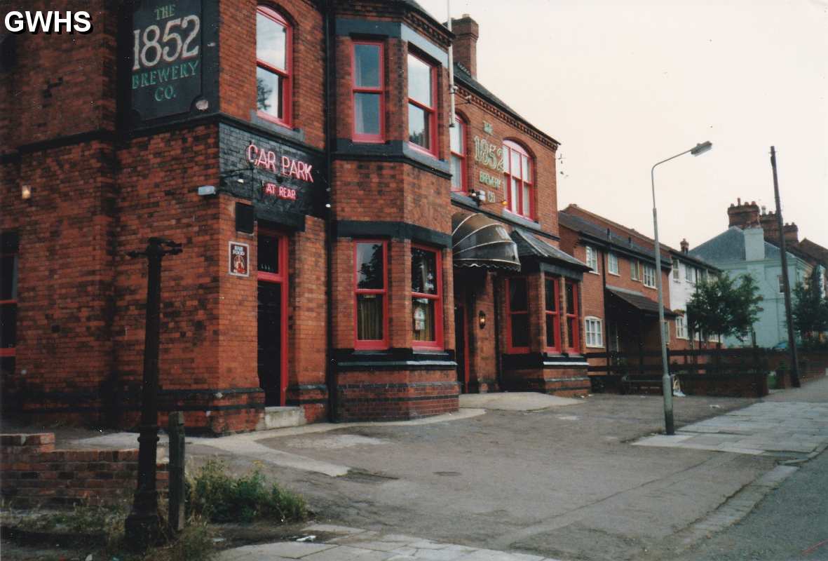 7-54 Railway Hotel Station Road Wigston Magna 1987 (now 1852 Brewery Company)