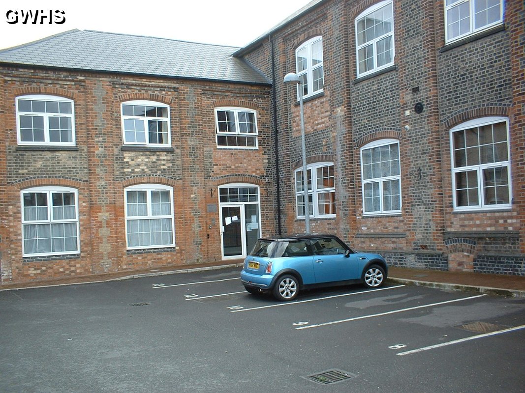 24-120 WH Bates, Station Street, South Wigston 2013