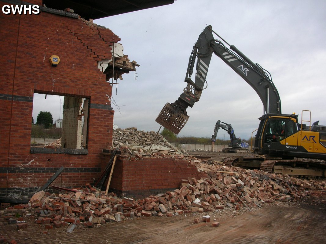 30-063 Demolition of Shoe Fayre corner where Kirkdale Road and Station Street 