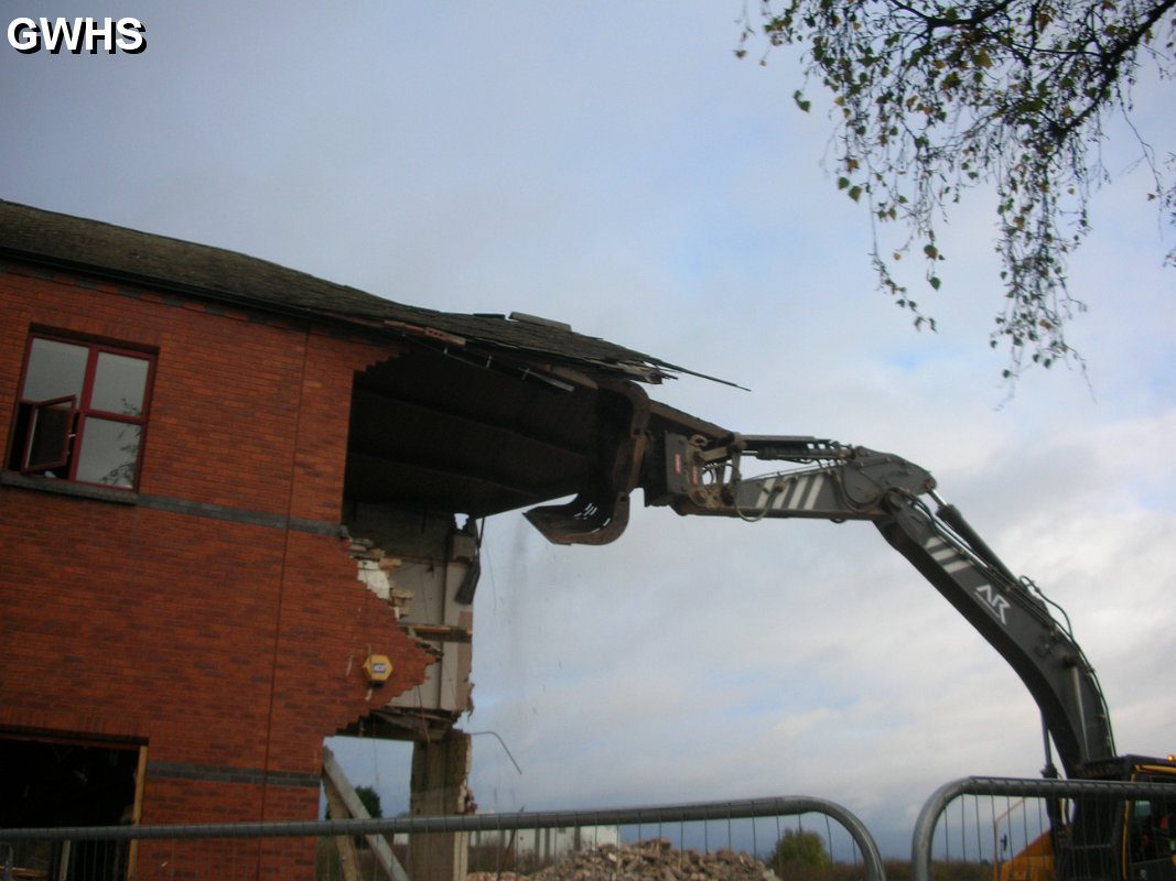 30-066 Demolition of Shoe Fayre corner where Kirkdale Road and Station Street 