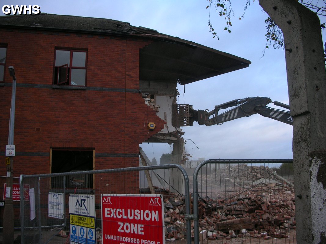 30-068 Demolition of Shoe Fayre corner where Kirkdale Road and Station Street 