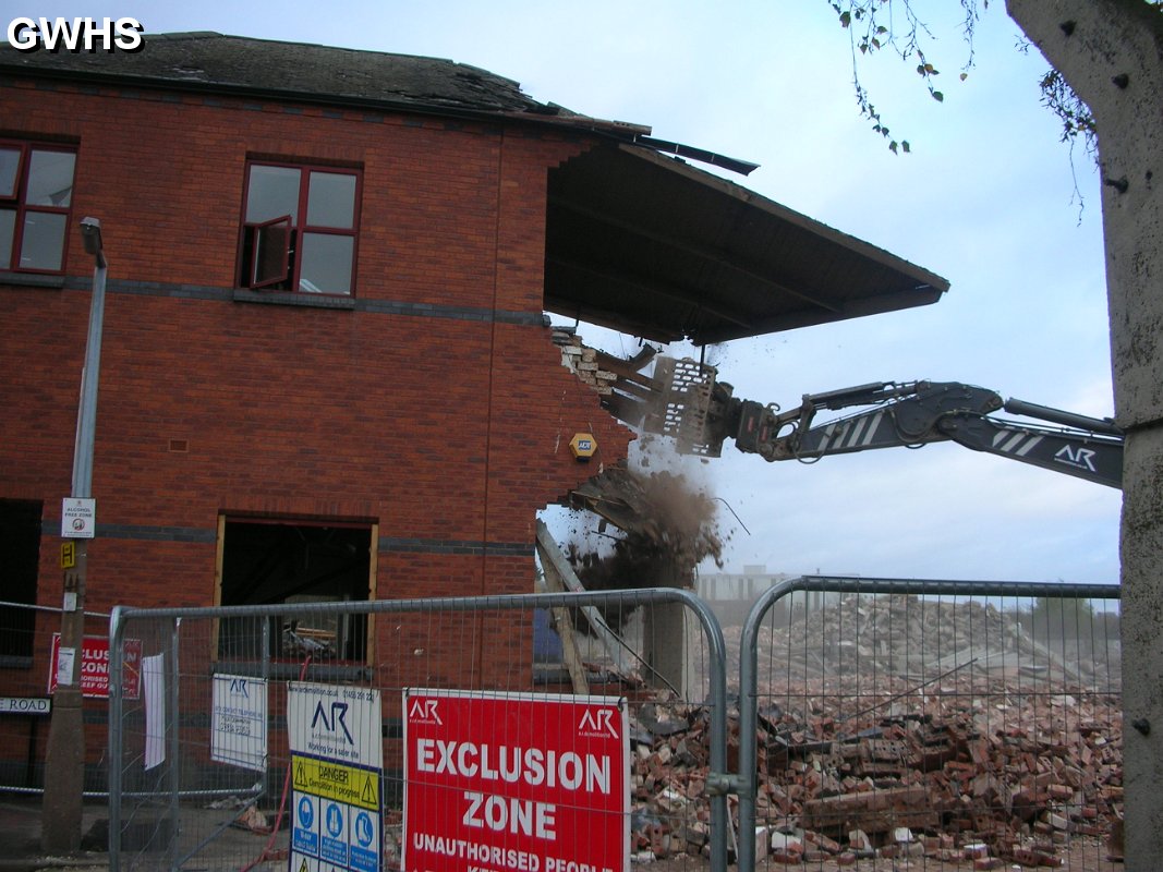 30-069 Demolition of Shoe Fayre corner where Kirkdale Road and Station Street 