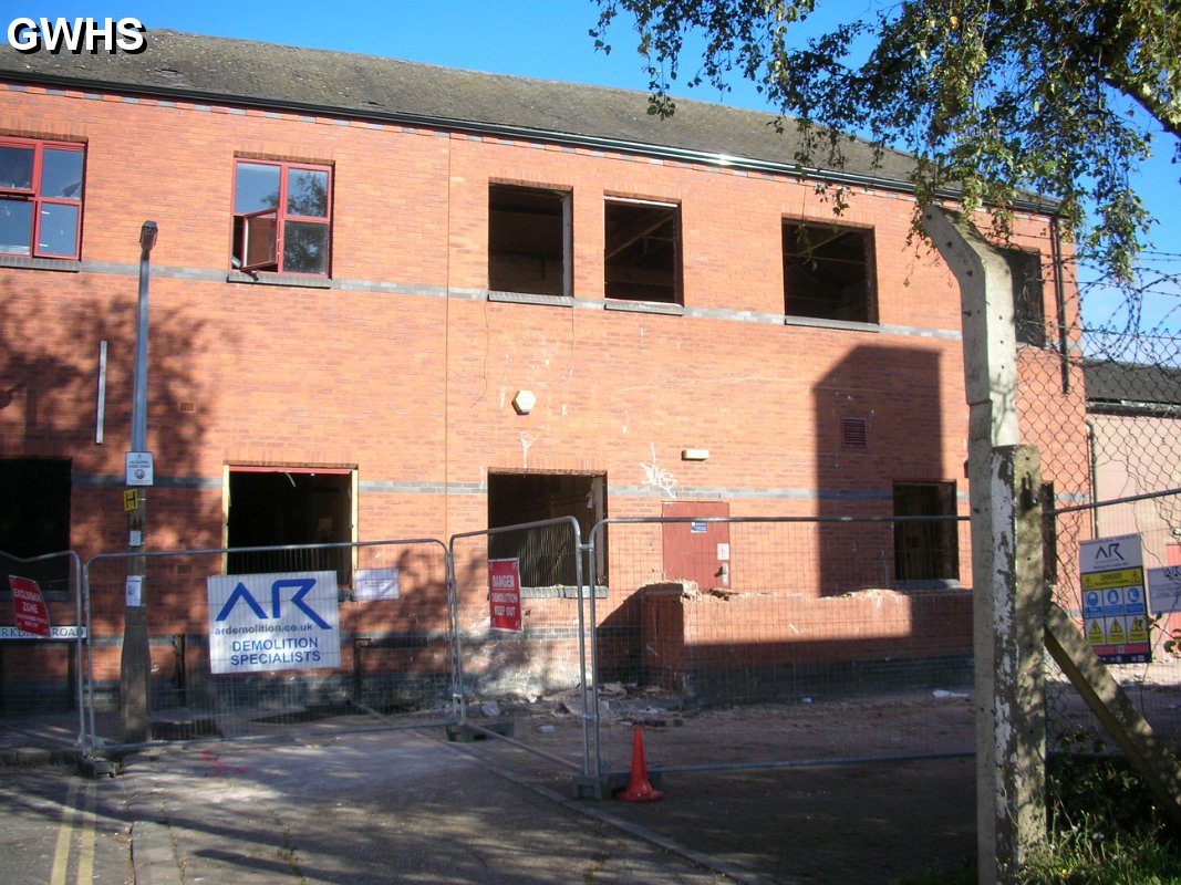 30-071 Demolition of Shoe Fayre corner where Kirkdale Road and Station Street 