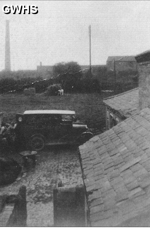 22-119 Thornton's Farm South Wigston circa 1929 and in the background the chimney of the Wigston Foundry 