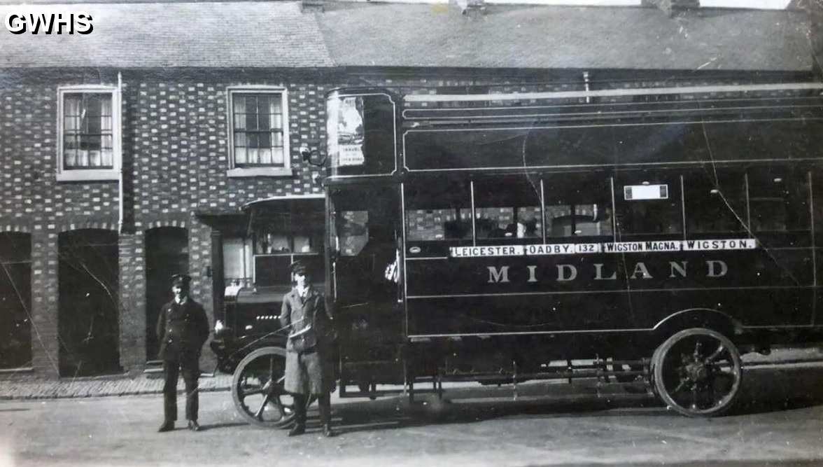 34-775 driver and conductor of the Midland Bus no. 132 serving Leicester, Oadby and Wigston Magna