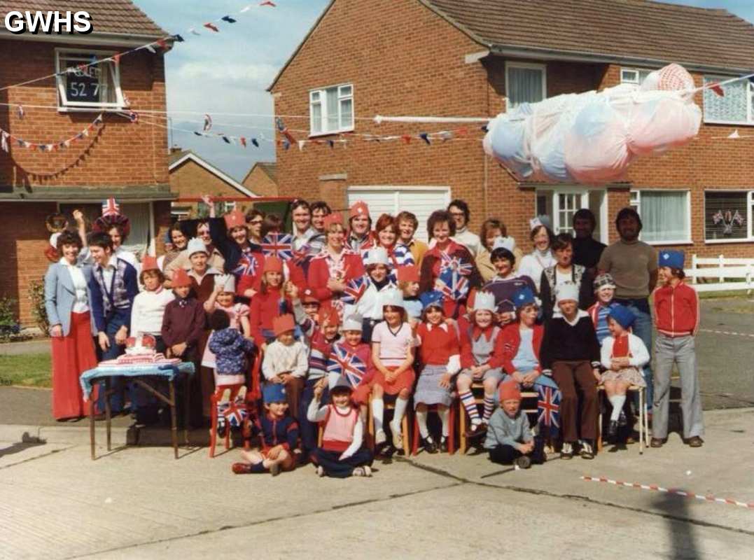 33-296 Silver Jubilee party photo from Truro Drive on the Little Hill Estate Wigston in 1977