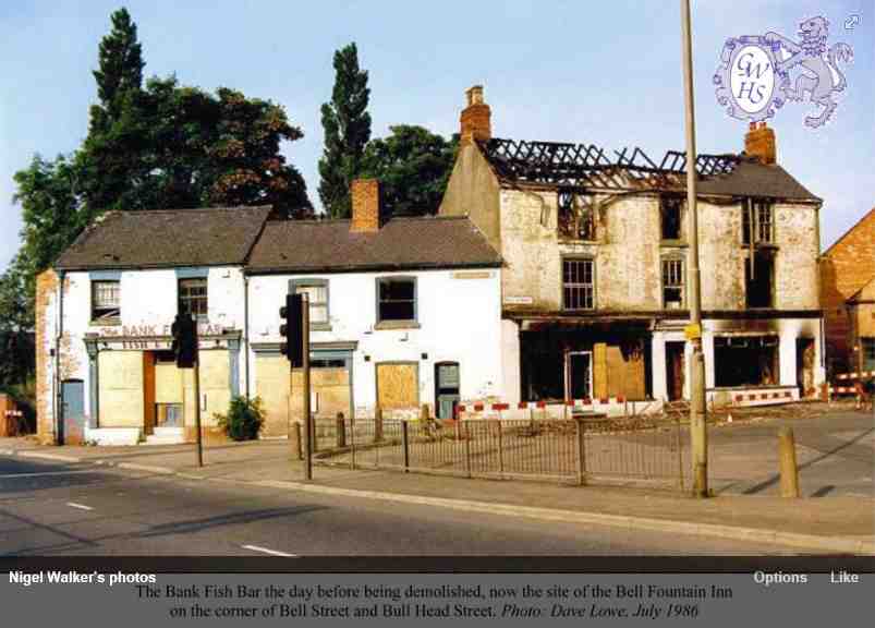 31-127 The older photo of Harpers wallpapers was next to the Bank Fish Bar The Bank Wigston Magna 1987