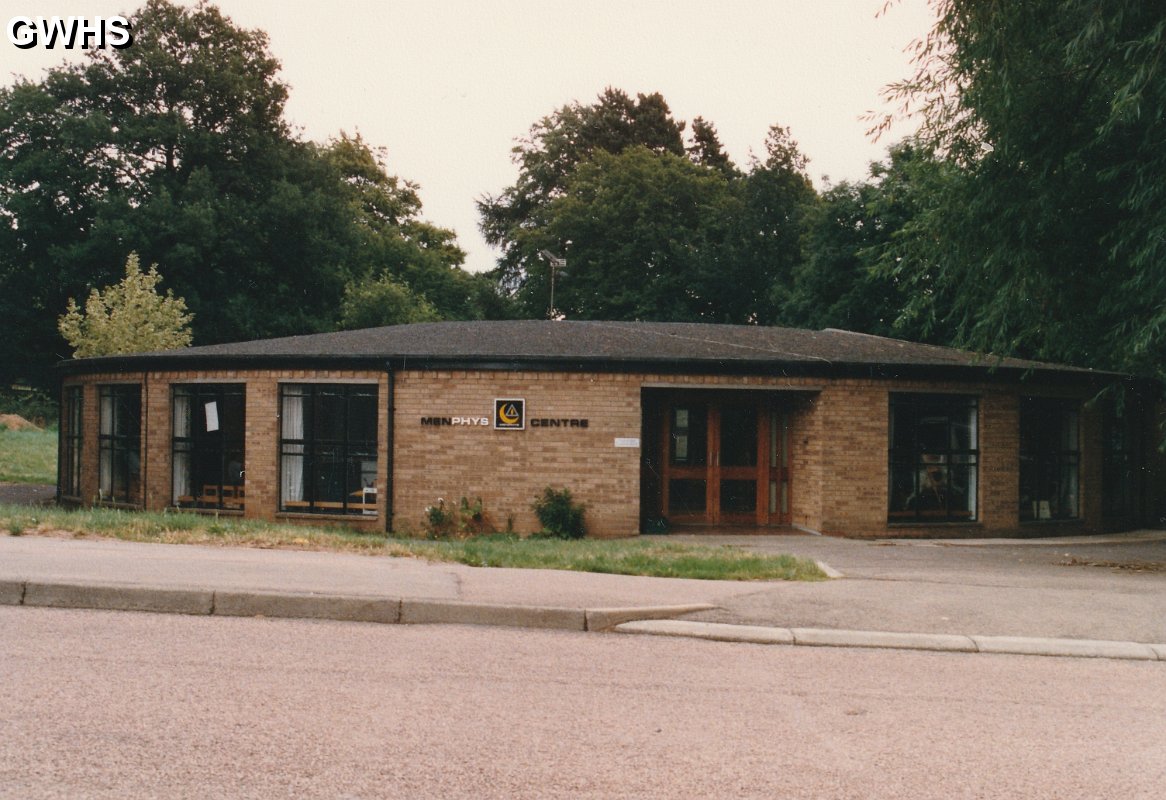 40-858 Menphys Centre