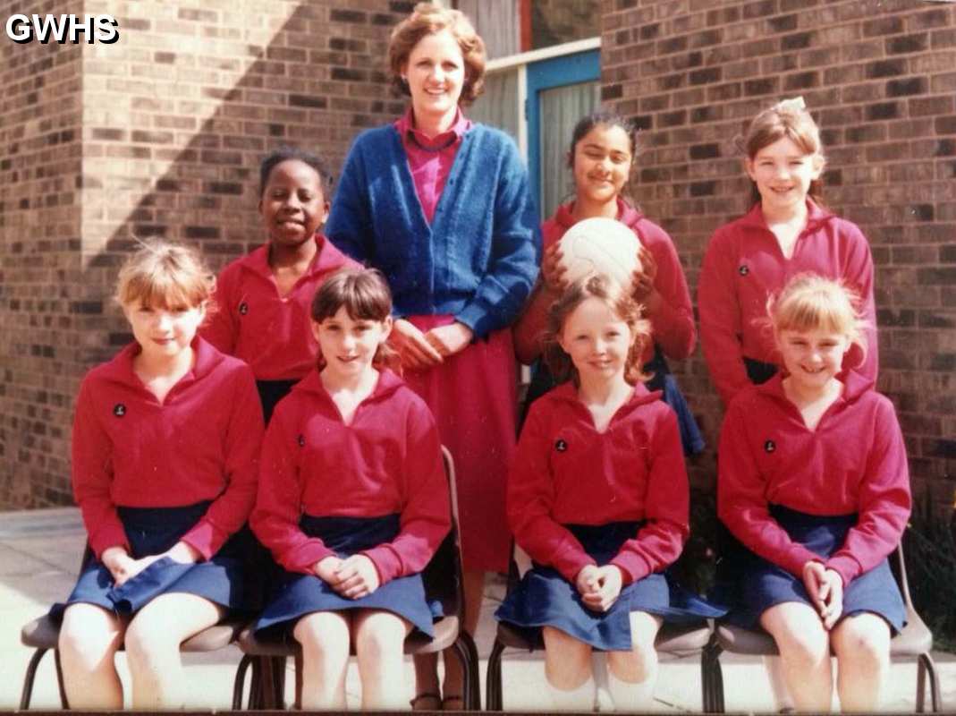 33-760 Waterleys Primary School Wigston Magna Netball Team 1986