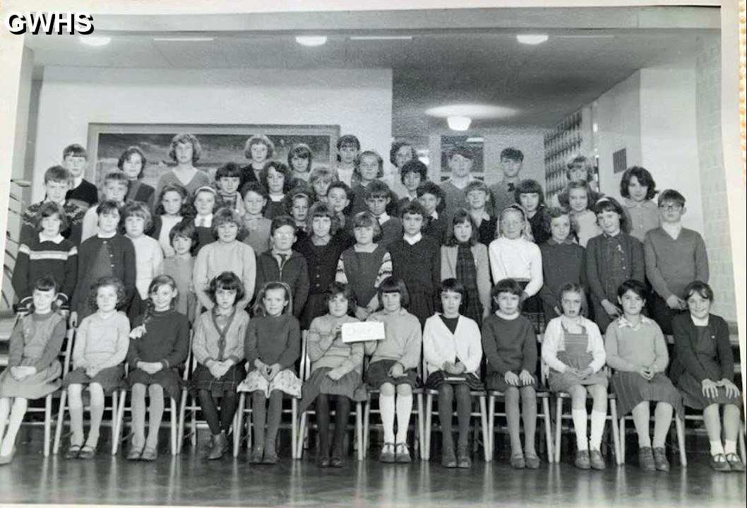 39-369 Waterleys Junior School Choir around mid 60’s