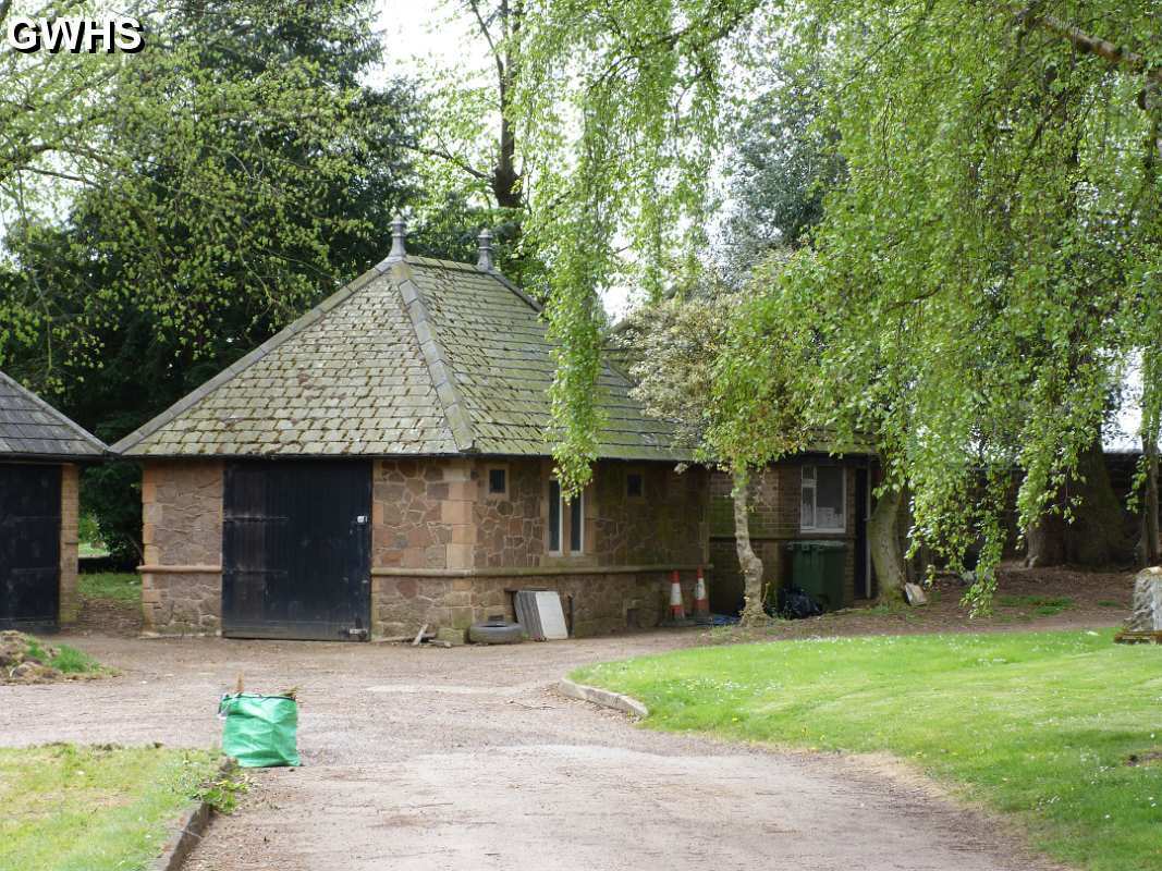 23-298 Old Mortuary at Wigston Cemetery Welford Road Wigston Magna May 2013