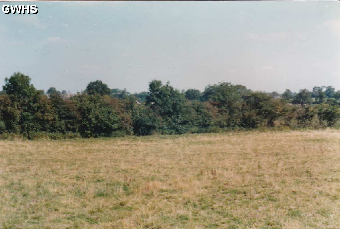 29-635 Welford Road Wigston Magna 1982 looking over Will Forryan's land which became Wigston Harcourt panoramic b