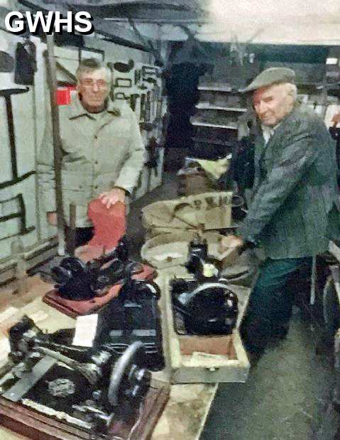 34-105 Tony Lawrance and Duncan Lucas at the Wigston Folk Museum 1989