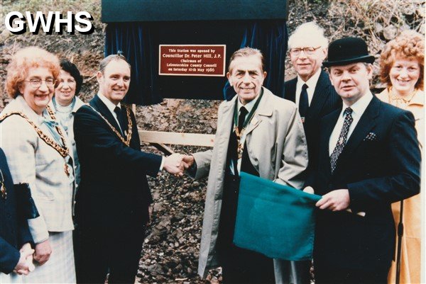 39-016 VIP's for opening of Wigston Glan Parva Station 1986