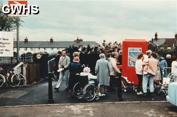 39-017 VIP's for opening of Wigston Glan Parva Station 1986