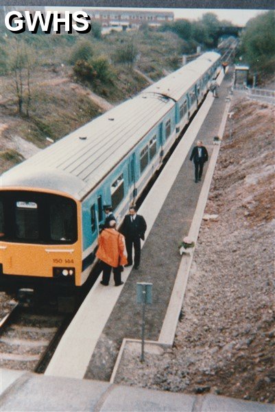 39-019 VIP's for opening of Wigston Glan Parva Station 1986