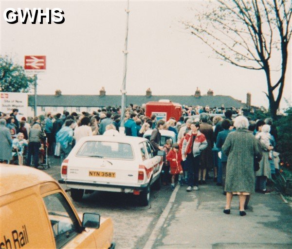 39-023 opening of Wigston Glan Parva Station 1986