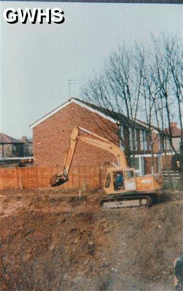 39-025 Building of Wigston Glan Parva Station 1985