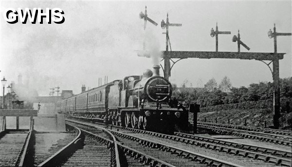 39-080 MR 4-4-0 No 710 leaves Wigston station on Up line c.1920