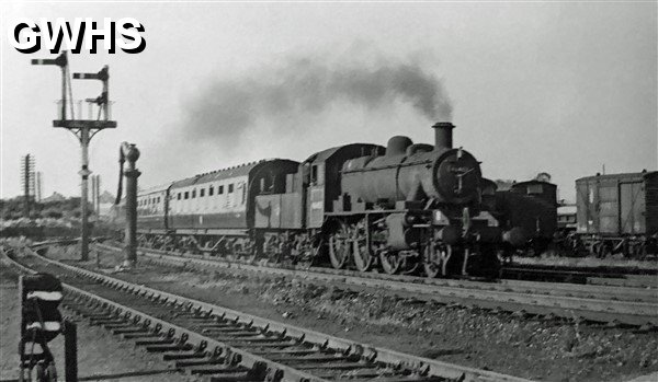 39-090 Ivatt 2-6-0 No 46403 on the curve at Wigston North Junction 1961