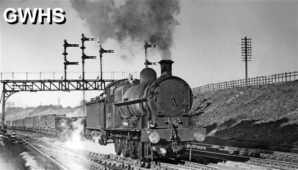 39-102 LNWR 0-8-0 Wigston North Junction c.1958