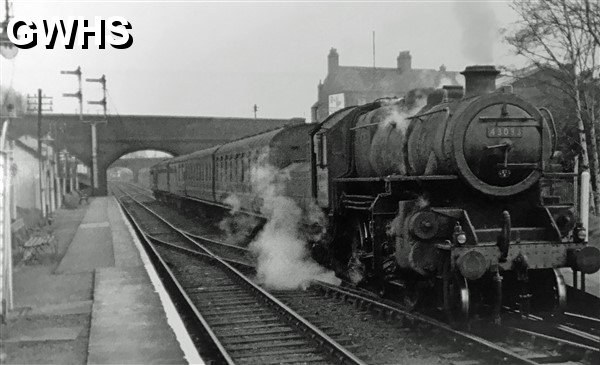 39-103 4MT LMS Ivatt 2-6-0 No 43033 Wigston Glen Parva station 1959