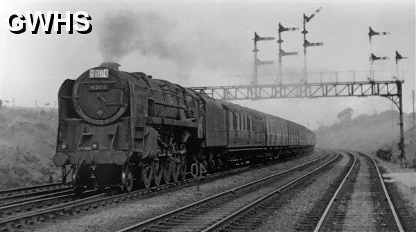 39-104 Wigston North Junction No 92111 on Wigston down sidings 1959