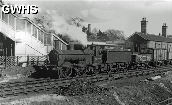 39-105 2F 0-6-0 No 58298 on down goods line at Wigston Magna station 1953