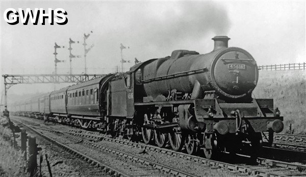 39-111 Jubilee class 4-6-0 No 45616 Malta GC Wigston North Junction 1957