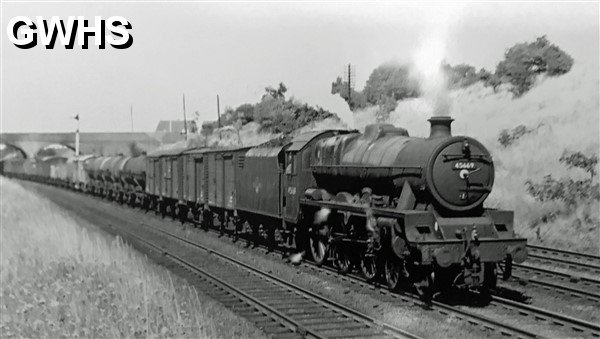 39-113 Jubilee class 4-6-0 No 45669 Fisher Aylestone Lane cutting 1965