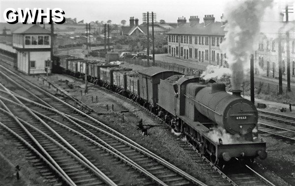 39-123 Wigston South Junction with Fowler 7F 0-8-0 No 49557 1954