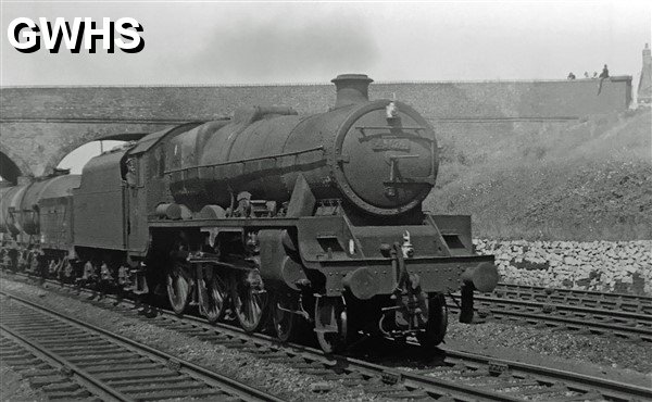 39-126 6P5F LMS Stanier 4-6-0 No 45624 St Helena passing under Aylestone Lane 1963