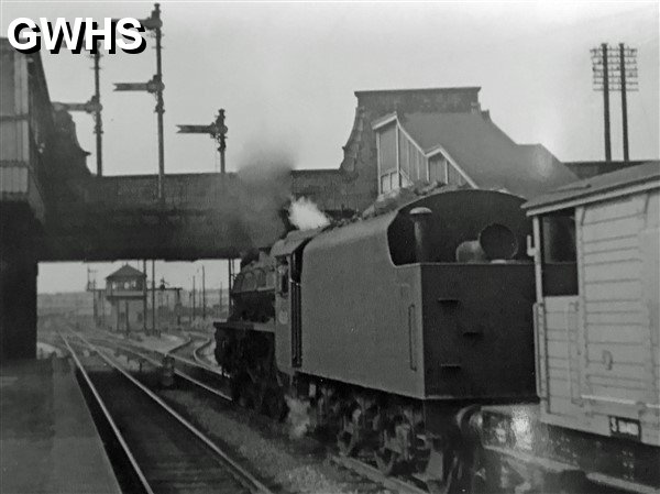 39-127 Black 5 4-6-0 at Wigston Magna station 1957