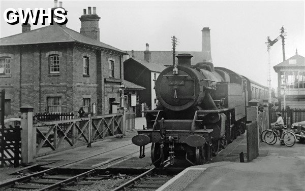 39-134 South Wigston station 1959 Fairburn 2-6-4T No 42062