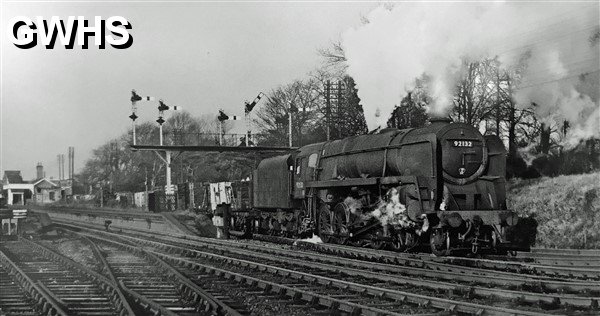 39-135 BR 2-10-0 No 92132 on Up line avoiding Wigston Magna station c.1962