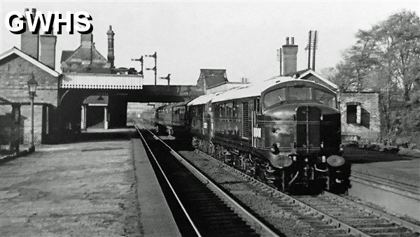39-148 Diesel electric Co Co locomotives No's 1000 and 1001 passing through Wigston Magna station together in 1956