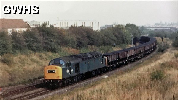 39-160 Type 4 Co-Co No 40 195 on North Curve