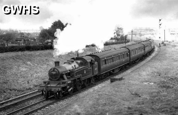 39-200 40087 rounds the curve past Blaby sidings en route to Nuneaton 20 April 1957