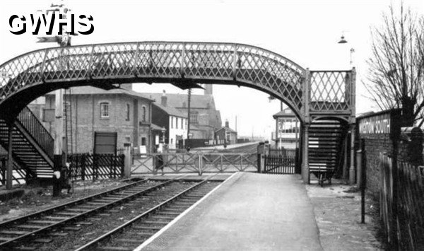 39-209 Wigston South station and footbridge c 1950