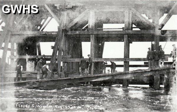 39-481 Floods at Crow Mill South Wigston 1913 when the railway bridge was damaged