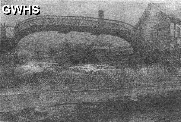 22-465 Demolition of the passenger footbridge at South Wigston Railway station 1967 