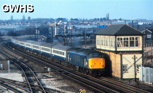 28-027 45 122 - 12.35hrs ex Sheffield to St Pancras - Wigston South Junction - 22 January 1983  (H.GambleJDS Collection)