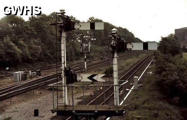 32-051 Semaphores next to the bridge at Wigston South Junction looking South towards Kilby Bridge