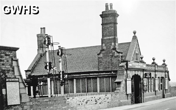 39-188 Wigston Magna station entrance in 1958