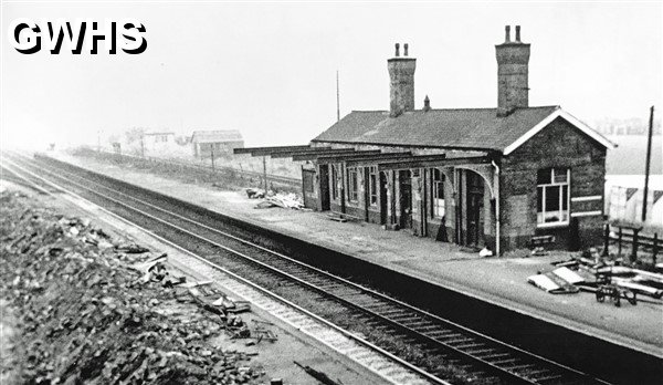 39-189 demolition of Wigston Magna station 1969